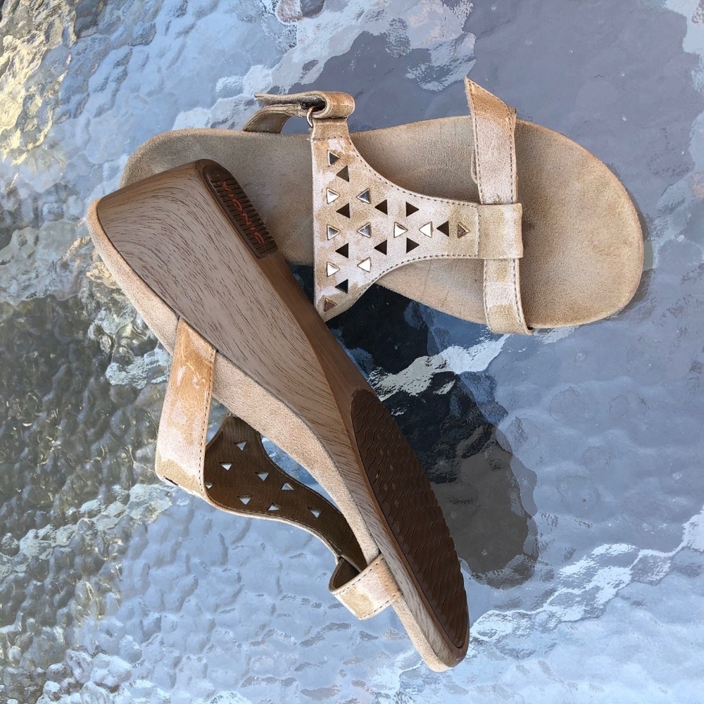Vionic Maggie Wedge 8 M 8M Tan Beige T-Strap